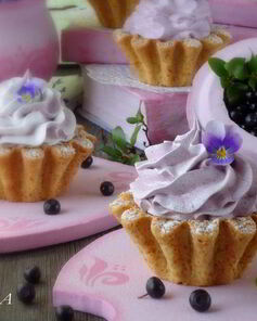Корзиночки с черничным кердом и безе