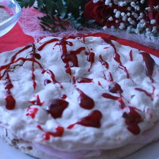 Рецепт орехового торта-безе с малиновым кремом