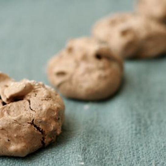 Рецепт шоколадного безе с миндалем