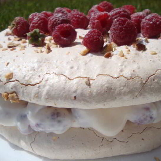 Рецепт торта-безе с творожно-малиновой начинкой