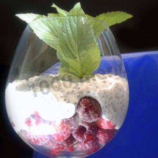 Рецепт десерта с малиной и семенами чиа