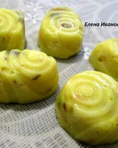 Конфеты из белого шоколада с фисташками и лимоном