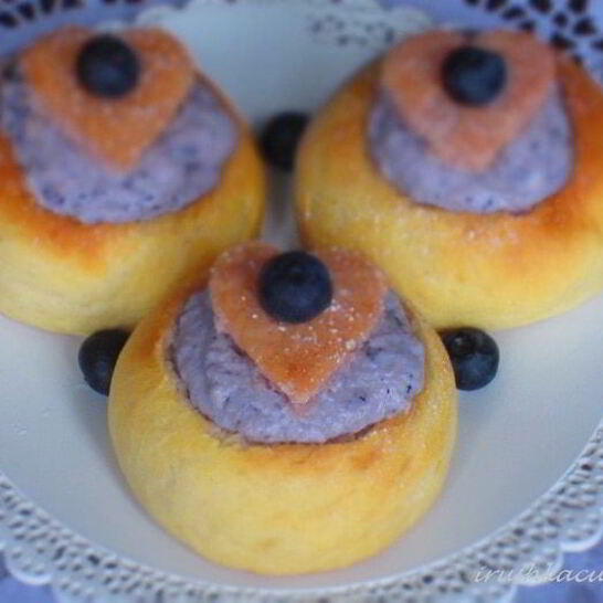 Рецепт мини-бриошей с творожно-черничным кремом