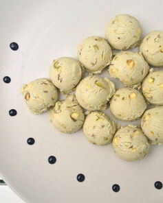 Семифреддо с фисташками и бальзамическим кремом