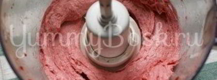 банановое мороженое с шоколадом и клубникой. Шаг 8