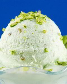 Фисташковое мороженое со сливками