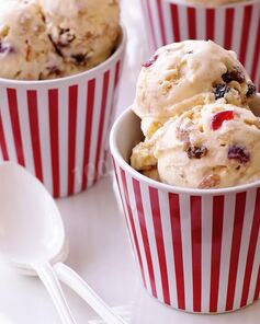 Фруктовое мороженое в мороженице