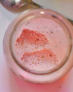 Клубничный мусс с кинзой