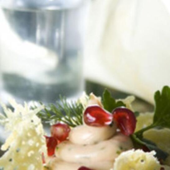 Рецепт корзиночек из сыра с муссом из лосося