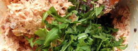 паста ракушки с муссом из семги, маскарпоне, руколы и красной икрой. Шаг 4