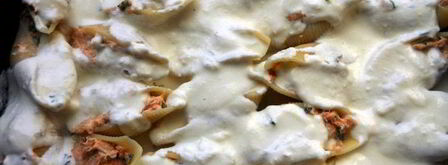 паста ракушки с муссом из семги, маскарпоне, руколы и красной икрой. Шаг 7