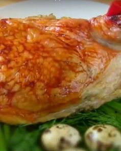 Пасхальная курочка из окорочков с яблочками