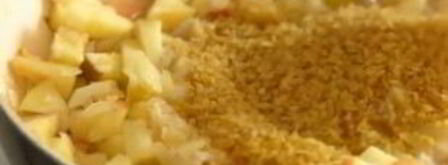 пасхальная курочка из окорочков с яблочками. Шаг 4