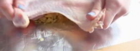 пасхальная курочка из окорочков с яблочками. Шаг 7