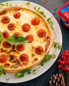 Киш с сырным суфле и помидорами черри