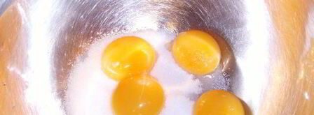 шоколадное суфле под кофейным сабайоном с пряным кумкватом. Шаг 3