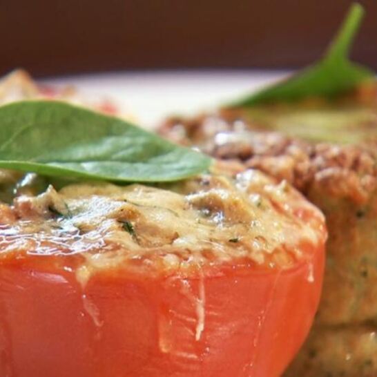 Рецепт суфле из трески с медово-горчичным соусом и запеченными помидорами