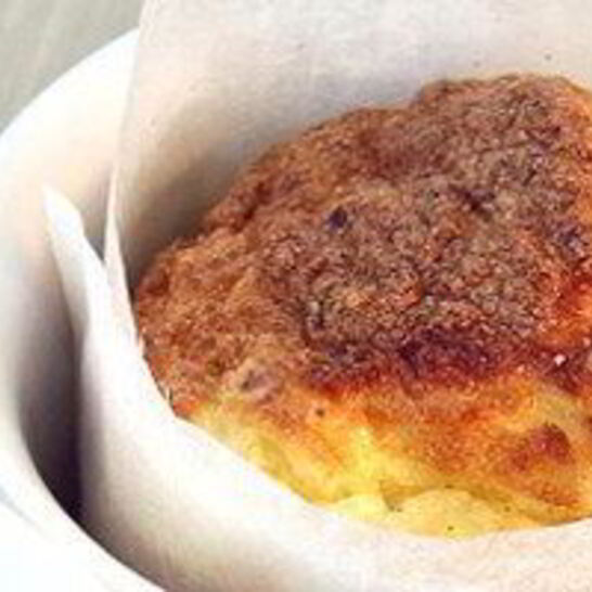 Рецепт сырного суфле с ветчиной в бумажном воротнике