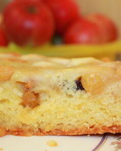 Яблочный пудинг с изюмом