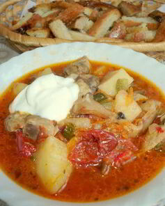 Азу из куриных желудков и вешенок