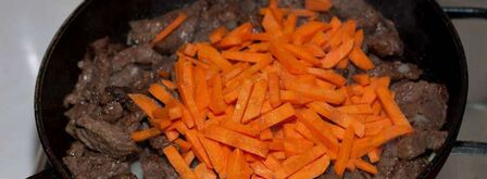 азу с солеными огурцами и с картошкой. Шаг 11