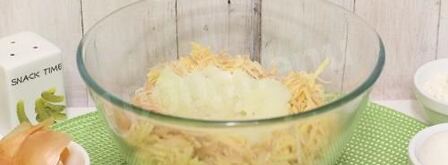 драники с колбаской и зеленью. Шаг 3