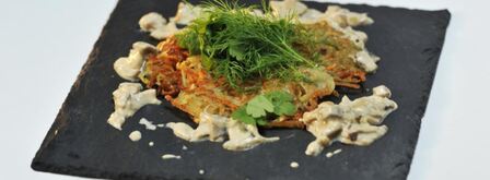 картофельно-морковные драники с грибным соусом. Шаг 5