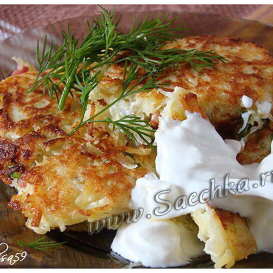 Рецепт картофельных драников с сыром и шпикачками