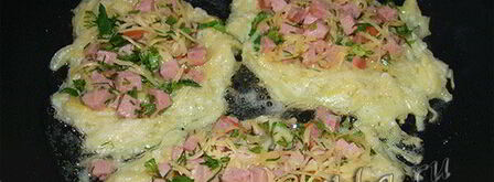 картофельные драники с сыром и шпикачками. Шаг 7