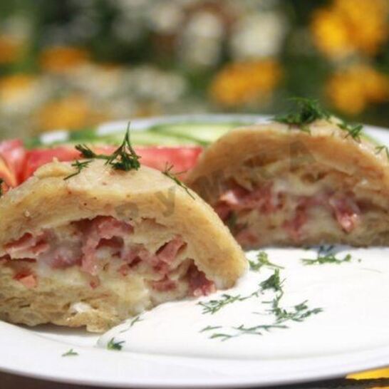 Рецепт картофельных колдунов с сосисками и сыром в микроволновке