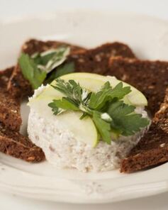 Форшмак с зерновым хлебом