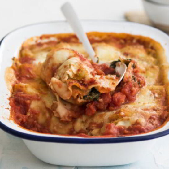 Рецепт блинов-каннеллонь с фрикадельками, шпинатом и сыром