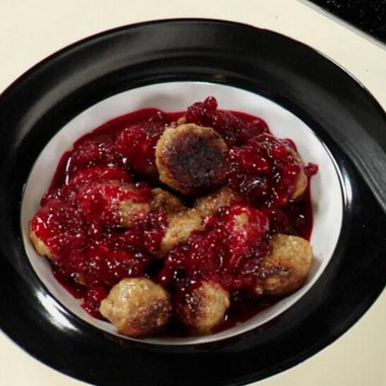 Рецепт фрикаделек с брусничным соусом