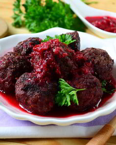 Фрикадельки с вишневым соусом