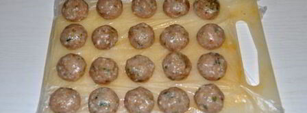 куриные фрикадельки в томатно-сметанном соусе. Шаг 3