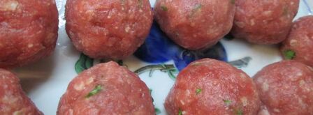 цукини на шпажках с фрикадельками и помидорами. Шаг 3