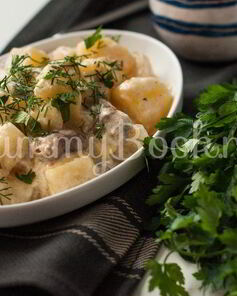 Картофель с куриными сердечками в мультиварке