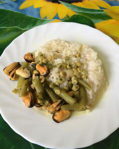 Рис с соусом из мидий