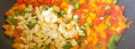 жареный рис с курицей и сладким перцем. Шаг 5