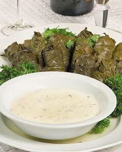 Долма с соусом мацони