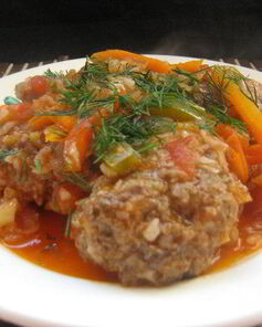 Голубцы ленивые паровые под овощным соусом