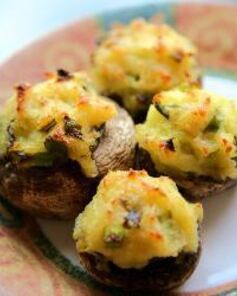 Грибы, фаршированные картошкой и сыром