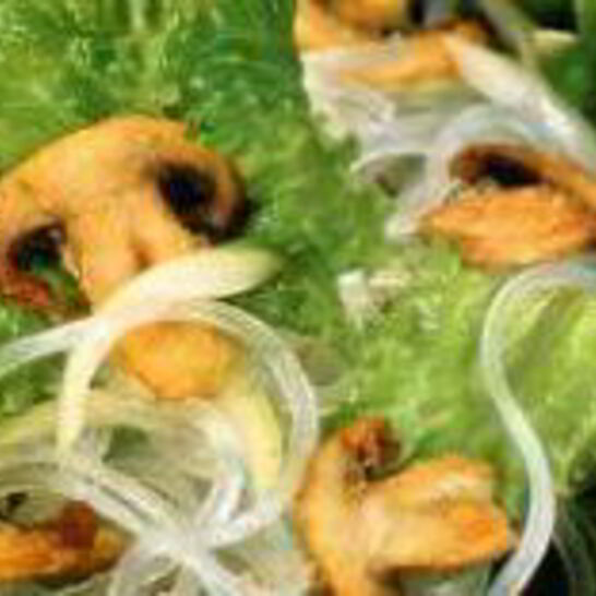 Рецепт грибов в сухарях, с рисовой лапшой и салатом фризе