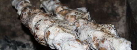 луговые шампиньоны в жировой сетке на мангале. Шаг 4