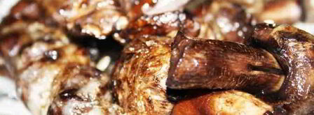 луговые шампиньоны в жировой сетке на мангале. Шаг 6