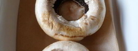 шампиньоны, фаршированные перепелиными яйцами. Шаг 4