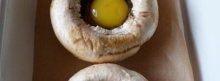 шампиньоны, фаршированные перепелиными яйцами. Шаг 6