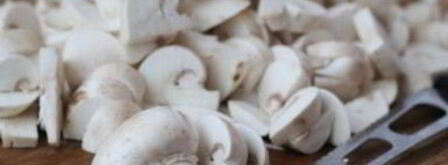 шампиньоны с картошкой в горшочках. Шаг 4