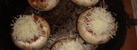 шампиньоны, запеченные с помидором и сыром. Шаг 10