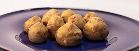 запеченные шампиньоны с картофельной начинкой. Шаг 6